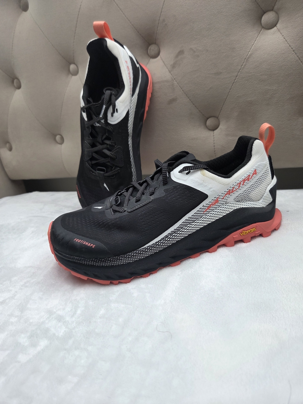 Altra Olympus 4 Women’s 10 Black White Vibram Trail Running Shoes